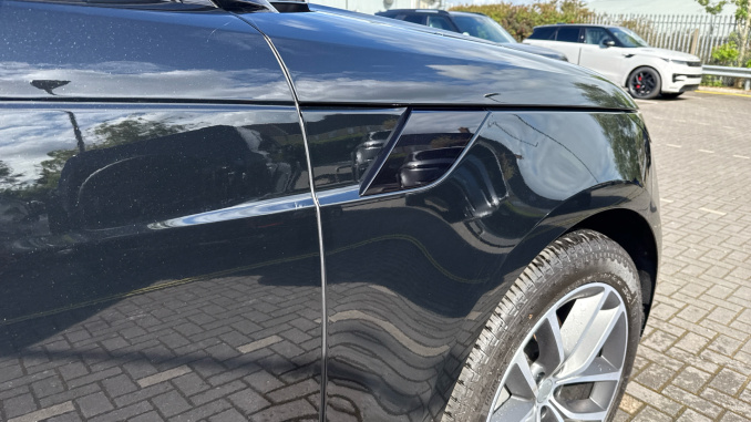 Land Rover Range Rover Sport 3.0 D300 SE 5dr Auto Diesel Estate - Image 24
